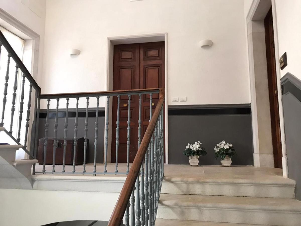 Palazzo Romanelli B&B Trani Bagian luar foto